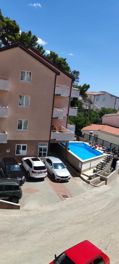 Apartments Vila Adrijana & Fitness Studio Wolf Bv Baska Voda Exterior photo