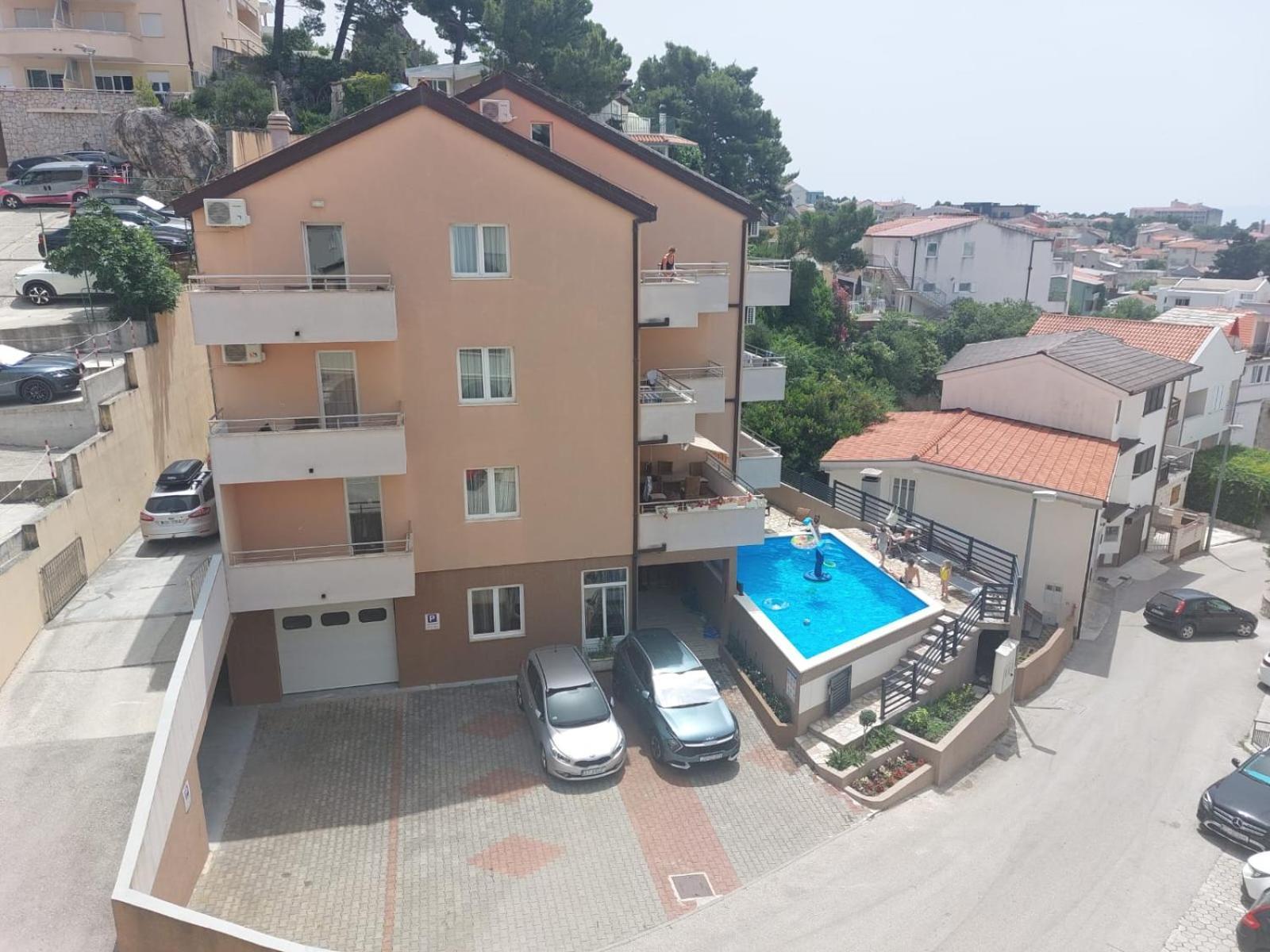 Apartments Vila Adrijana & Fitness Studio Wolf Bv Baska Voda Exterior photo